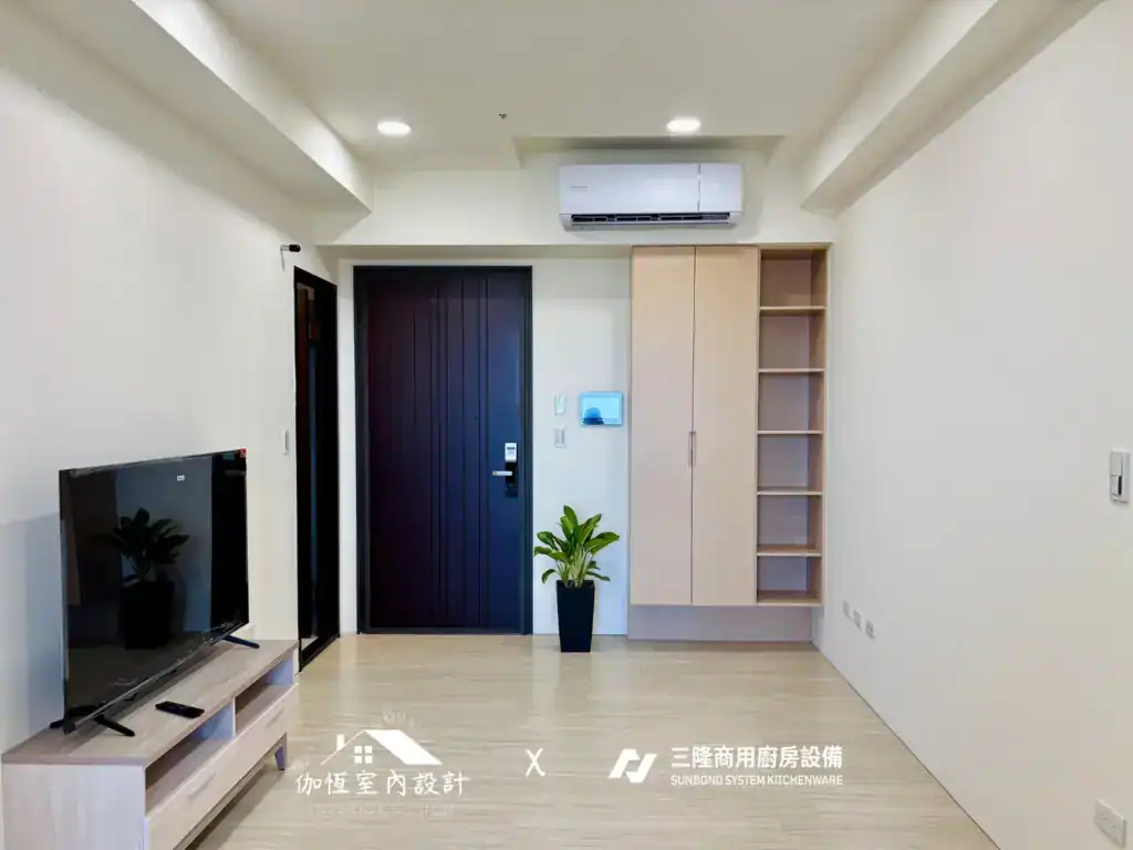 光線充足的室內，敞亮的客廳和落塵區
